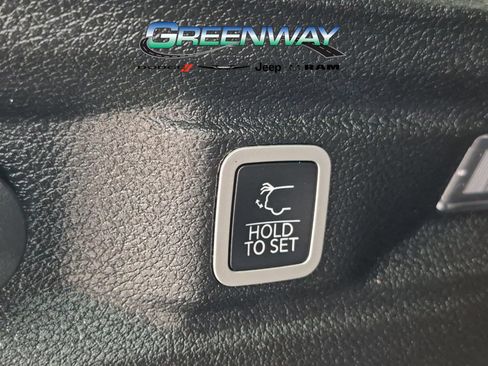 Used 2023 Jeep Grand Cherokee L Limited AWD/4WD image 24