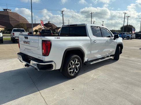 Used 2023 GMC Sierra 1500 SLT AWD/4WD image 3