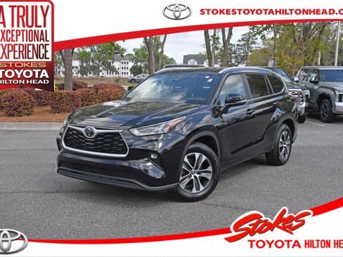 Used 2025 Toyota Highlander XLE image 1