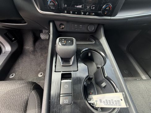 Used 2025 Nissan Rogue SV AWD/4WD image 16