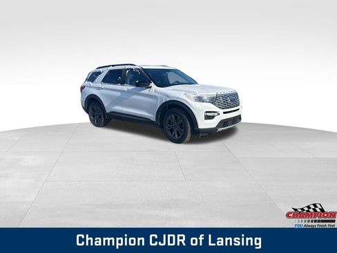 Used 2023 Ford Explorer XLT w/ Equipment Group 202A image 7