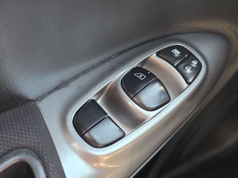 Used 2017 Nissan Juke S FWD image 9