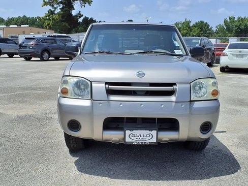 Used 2004 Nissan Frontier XE w/ (VTP) Value Truck Pkg RWD image 3