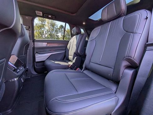 New 2026 Cadillac Vistiq Sport w/ LPO, Floor Liner Package image 14