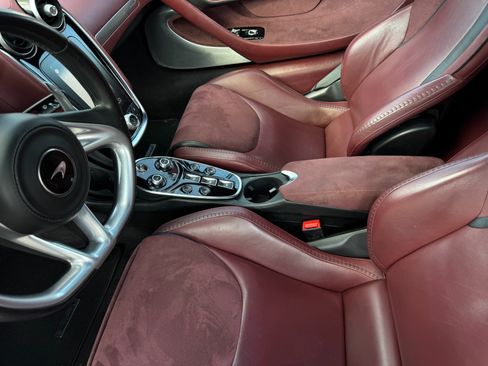 Used 2020 McLaren GT RWD image 22