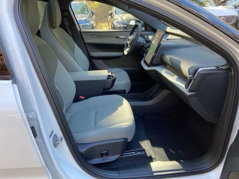 New 2025 Volvo EX30 Plus w/ Climate Package image 16