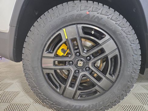 Used 2022 Rivian R1T Launch Edition image 12