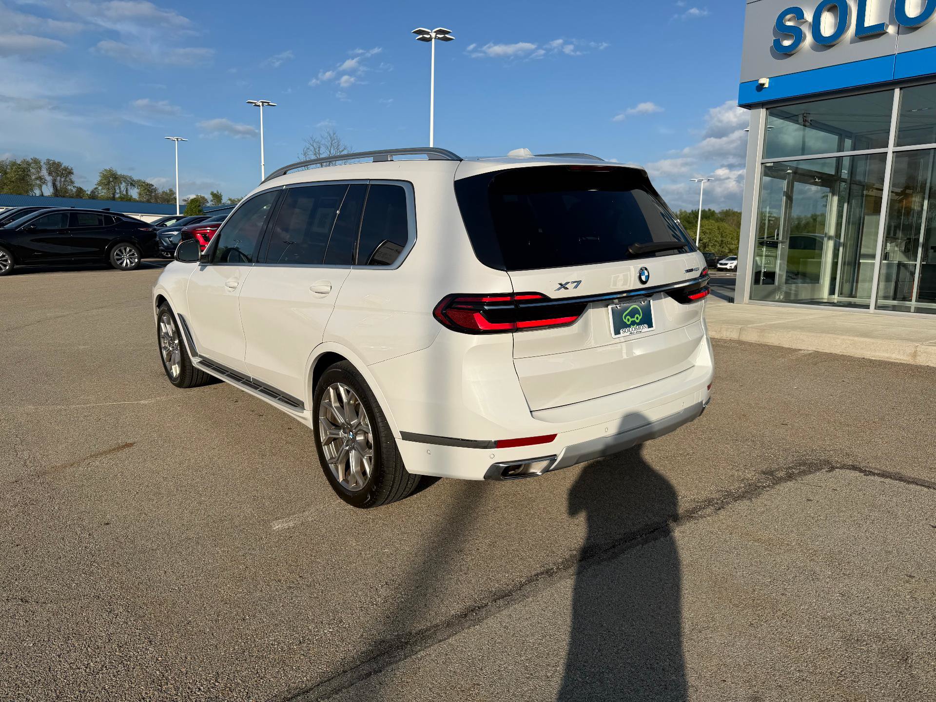 Used 2024 BMW X7 xDrive40i w/ Premium Package AWD/4WD image 4