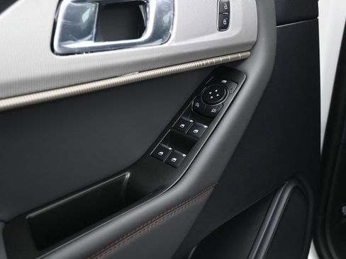 New 2025 Ford Explorer Active w/ Active Comfort Package image 9