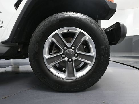 Used 2019 Jeep Wrangler Unlimited Sahara AWD/4WD image 16