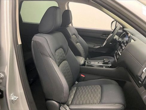 Certified 2025 Nissan Pathfinder SV image 6