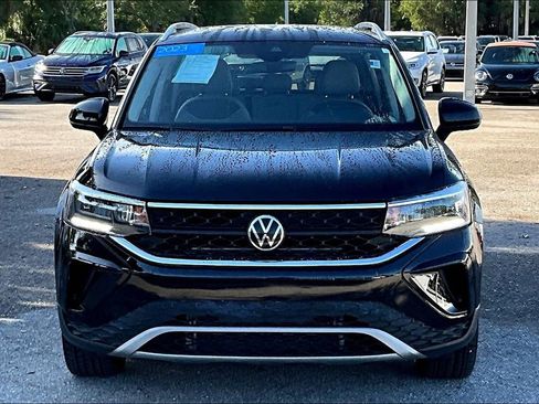 Certified 2023 Volkswagen Taos SE w/ Panoramic Sunroof Package image 10