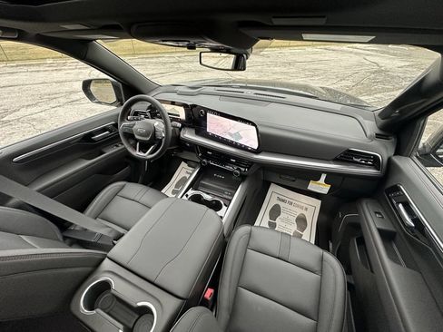 New 2026 Chevrolet Suburban RST w/ RST Capability Package image 6