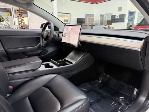 Used 2019 Tesla Model 3 image 19
