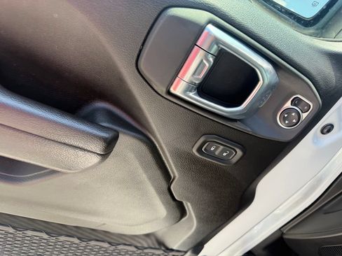 Used 2024 Jeep Gladiator Sport AWD/4WD image 6