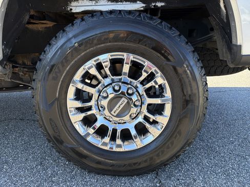 Used 2020 Ford F250 Lariat w/ Chrome Package image 23