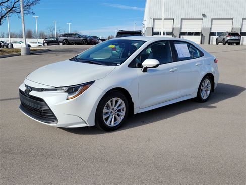 Certified 2024 Toyota Corolla LE image 2