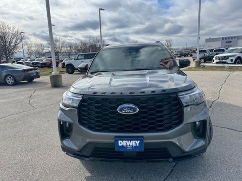 Certified 2025 Ford Explorer ST-Line w/ ST-Line Street Pack image 2