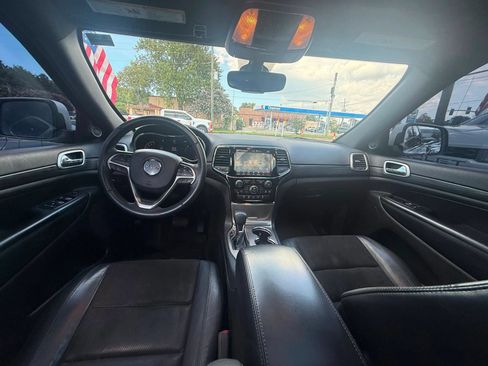 Used 2019 Jeep Grand Cherokee Altitude RWD image 13