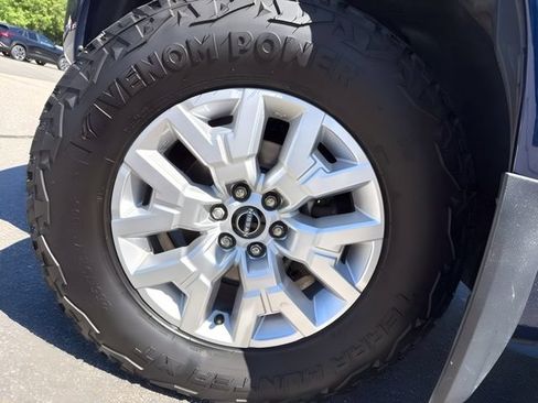 Used 2022 Nissan Frontier SV AWD/4WD image 13