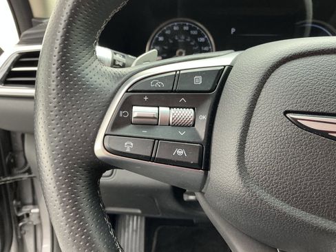 Used 2025 Genesis G70 2.5T image 8