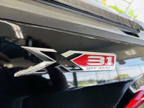 Used 2022 GMC Sierra 1500 SLT w/ SLT Premium Plus Package AWD/4WD image 8