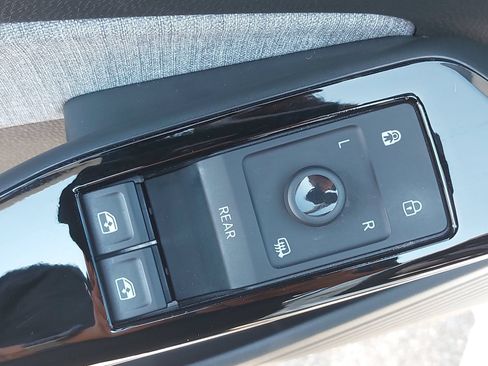 Used 2023 Volkswagen ID.4 Pro RWD image 31