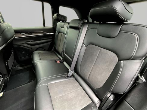 New 2026 Jeep Grand Cherokee Altitude AWD/4WD image 18