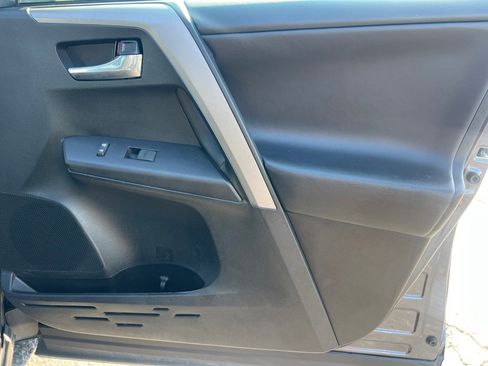 Used 2018 Toyota RAV4 Adventure image 19