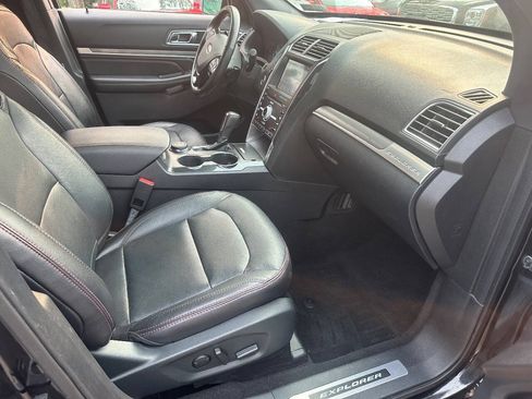 Used 2019 Ford Explorer Sport AWD/4WD image 9