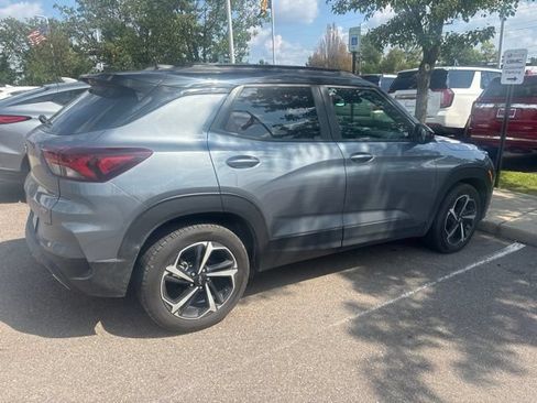 Used 2021 Chevrolet TrailBlazer RS w/ Sun and Liftgate Package FWD image 3