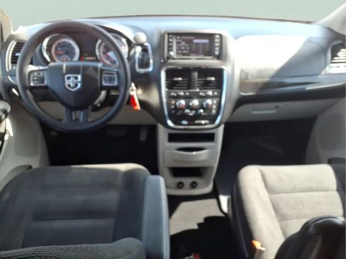 Used 2020 Dodge Grand Caravan SE w/ UConnect Hands-Free Group FWD image 16
