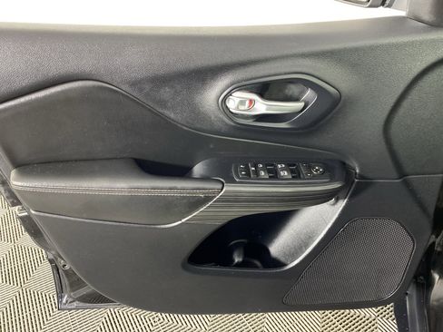 Used 2016 Jeep Cherokee Limited image 15