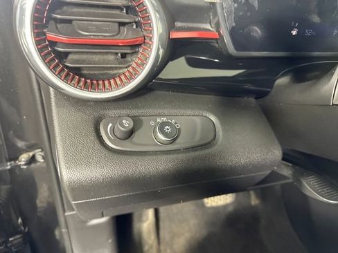 Used 2025 Chevrolet Trax RS w/ Driver Confidence Package image 19