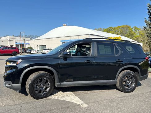 Used 2024 Honda Pilot TrailSport image 6