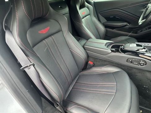 Used 2022 Aston Martin V8 Vantage Base image 25