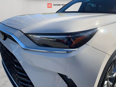 Used 2024 Toyota Grand Highlander Limited image 29