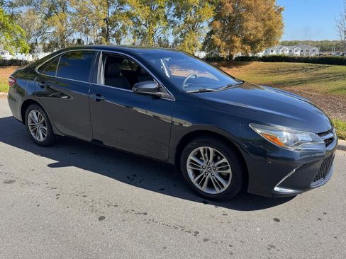 Used 2017 Toyota Camry SE image 25