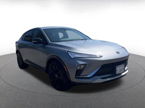 Used 2025 Buick Envista Sport Touring image 3