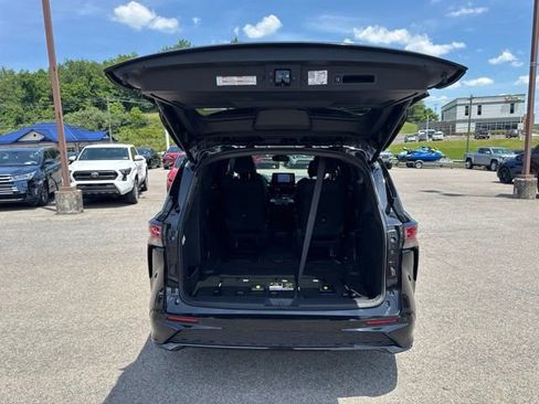 Used 2023 Toyota Sienna XSE w/ XSE Plus Package AWD/4WD image 17