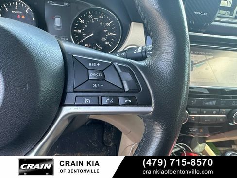 Used 2017 Nissan Rogue SV w/ SV Premium Package FWD image 25