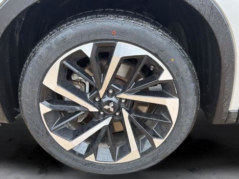 Used 2024 Mitsubishi Outlander SE FWD image 14