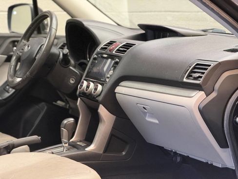 Used 2016 Subaru Forester 2.5i Limited AWD/4WD image 3