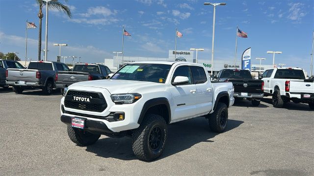 Used 2021 Toyota Tacoma TRD Off-Road w/ TRD Premium Off Road Package AWD/4WD image 8