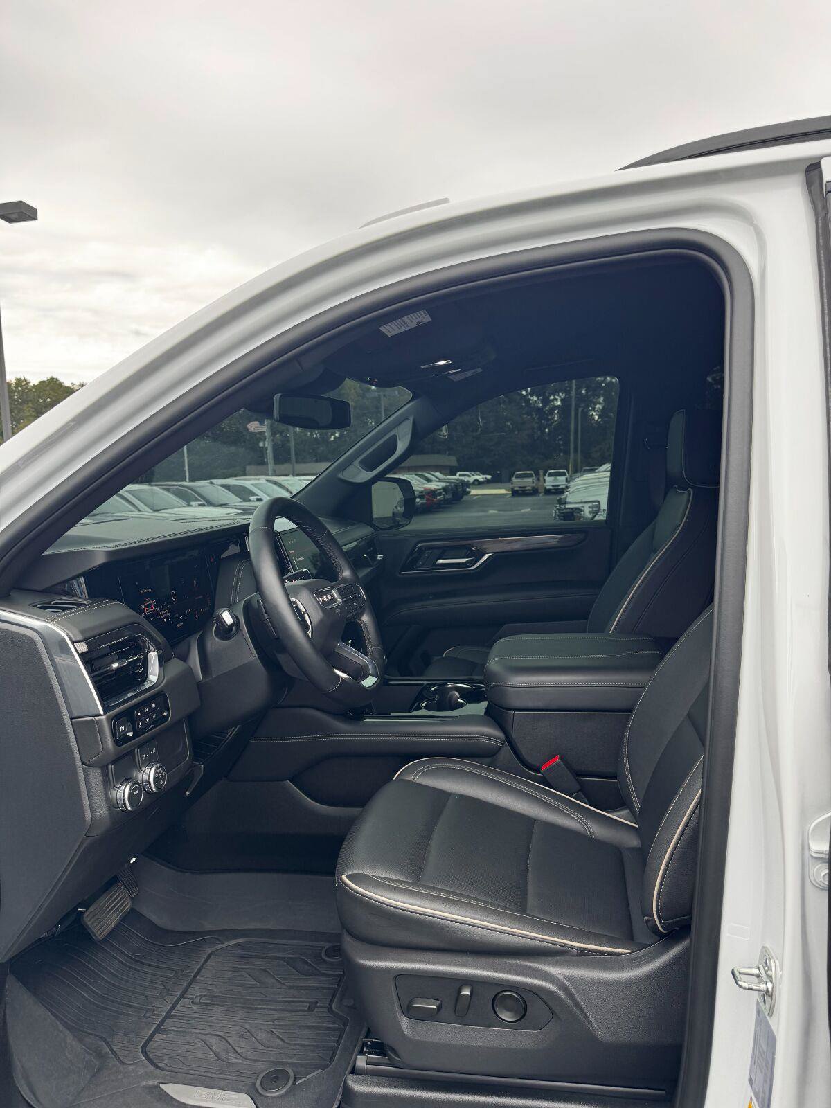 Used 2025 GMC Yukon XL Elevation w/ LPO, Floor Liner Package RWD image 25