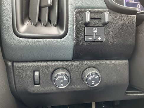 Used 2017 Chevrolet Colorado Z71 w/ Z71 Midnight Edition image 10