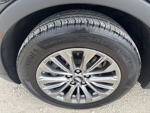 Used 2025 Cadillac XT4 Premium Luxury FWD image 27