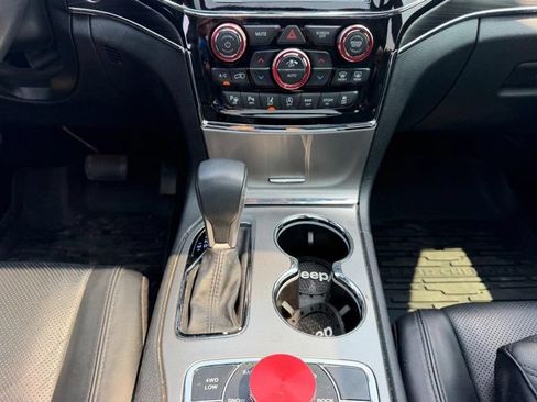 Used 2021 Jeep Grand Cherokee Limited w/ Luxury Group II AWD/4WD image 16