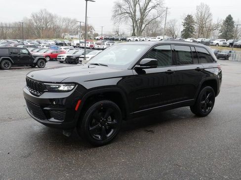 New 2025 Jeep Grand Cherokee Altitude image 7
