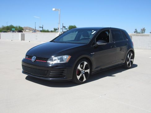 Used 2016 Volkswagen GTI SE image 1